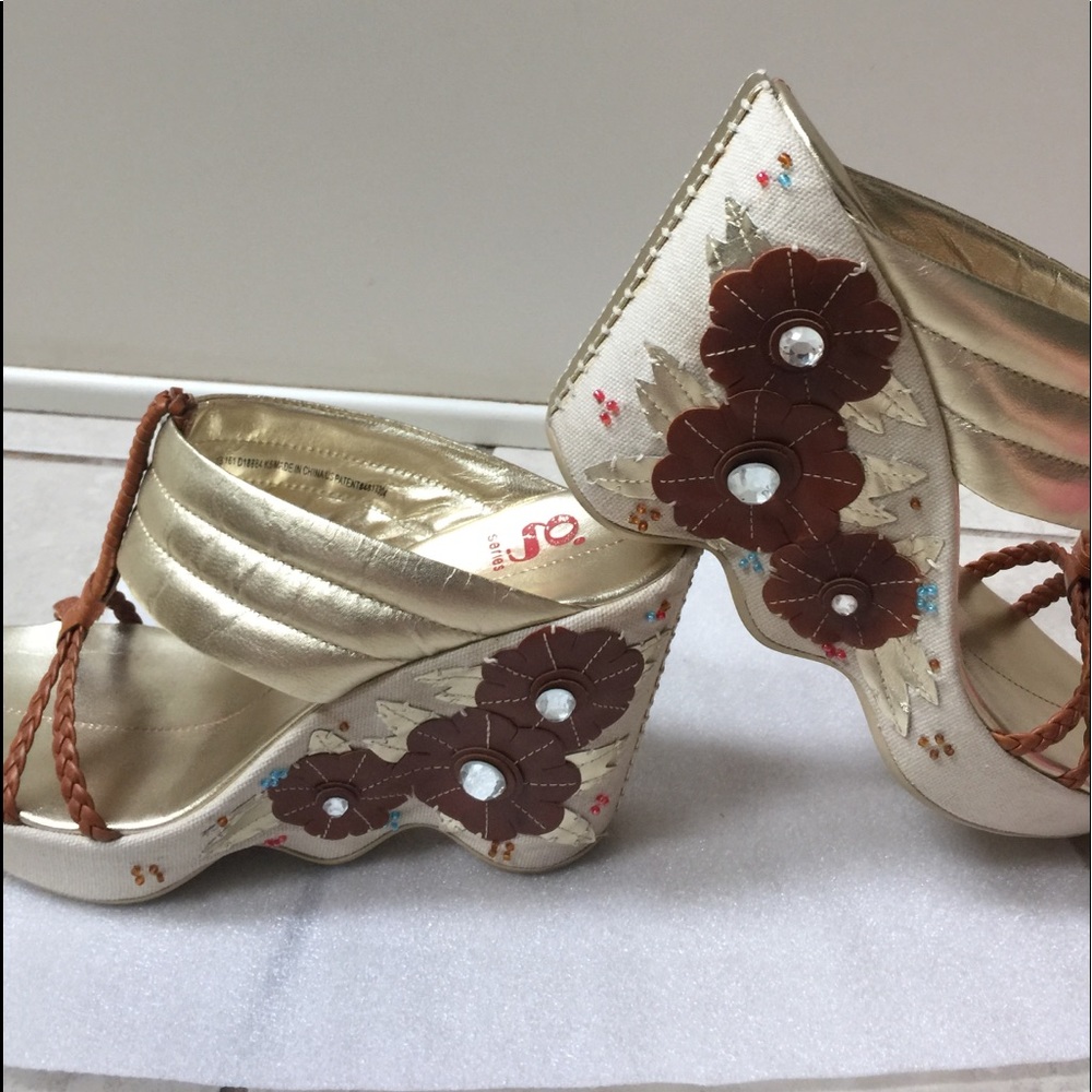 Shoe